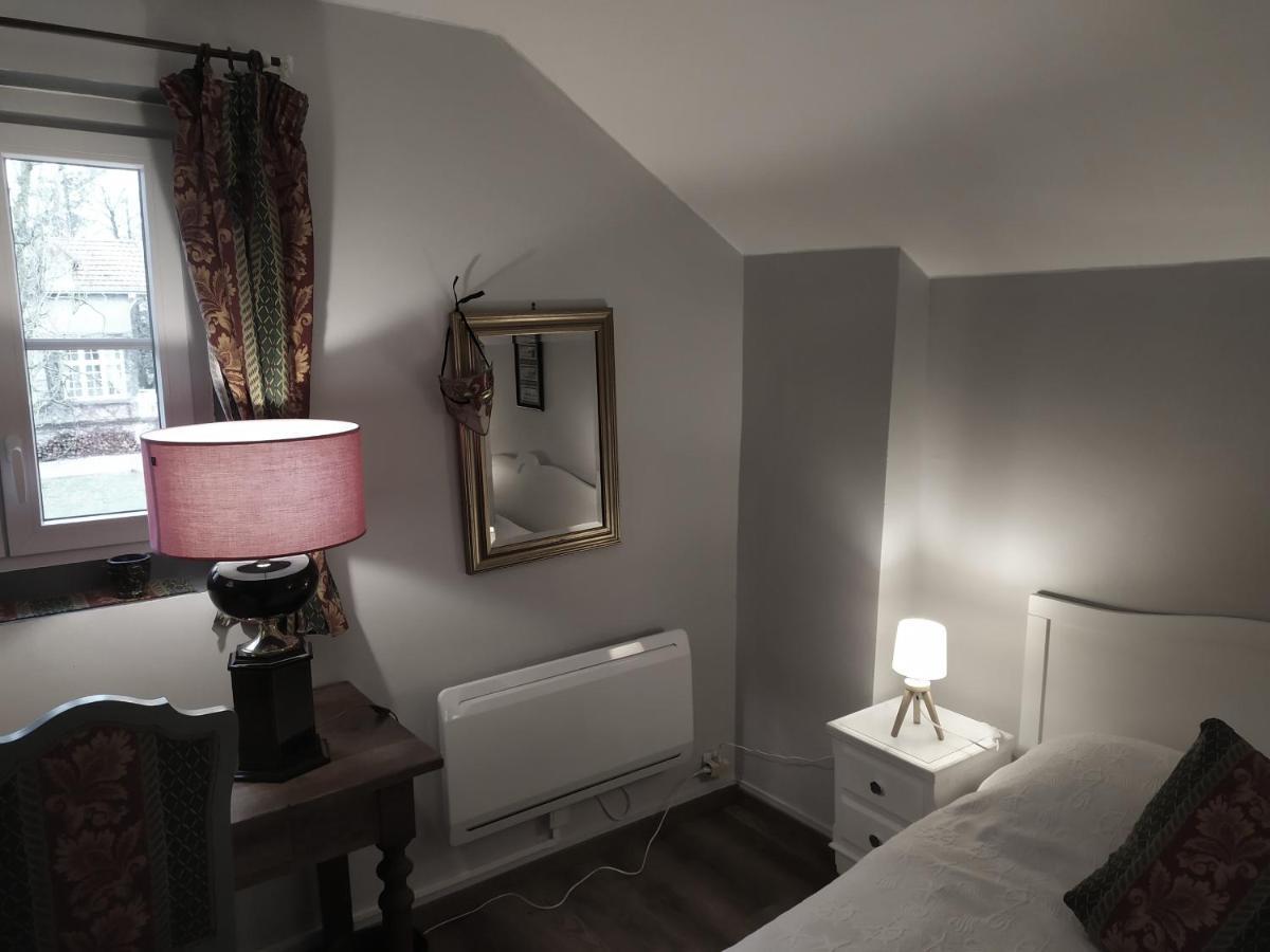 Petit Saint Hubert 1 A 4 Personnes Bed & Breakfast Velles  Exterior photo